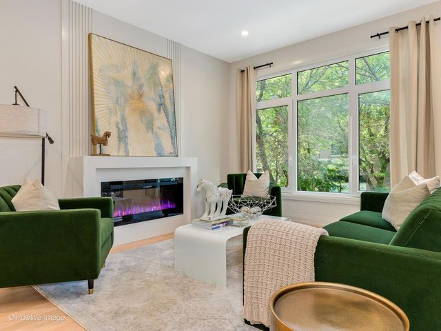 2347 W MORSE Avenue, Chicago, IL 60645