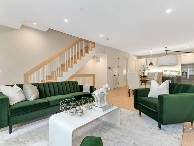 2347 W MORSE Avenue, Chicago, IL 60645