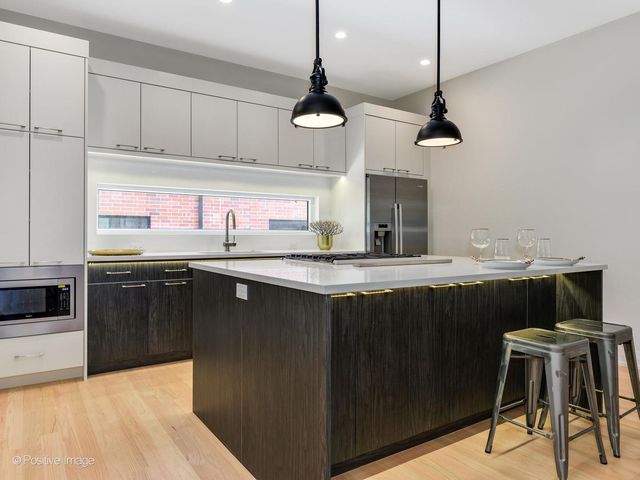 2347 W MORSE Avenue, Chicago, IL 60645