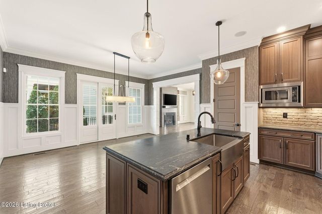 8808 Featherbell Blvd, Prospect, KY 40059