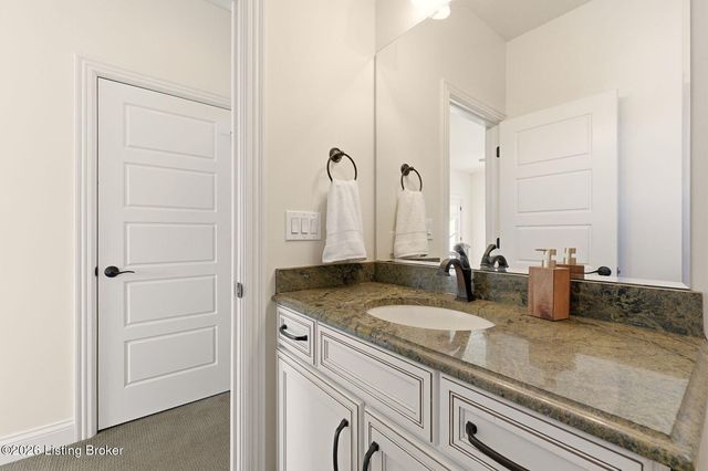 8808 Featherbell Blvd, Prospect, KY 40059