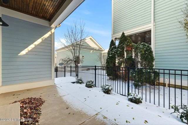 8808 Featherbell Blvd, Prospect, KY 40059