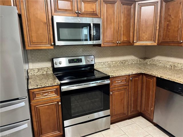 1136 Old Clubhouse RD, Virginia Beach, VA 23453