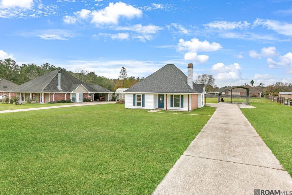 32351 Avants Rd, Walker, LA 70785