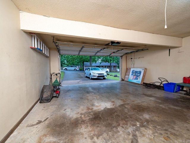 2 Kingspark Drive, Maumelle, AR 72113
