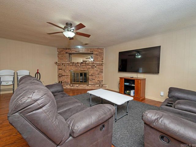 2 Kingspark Drive, Maumelle, AR 72113