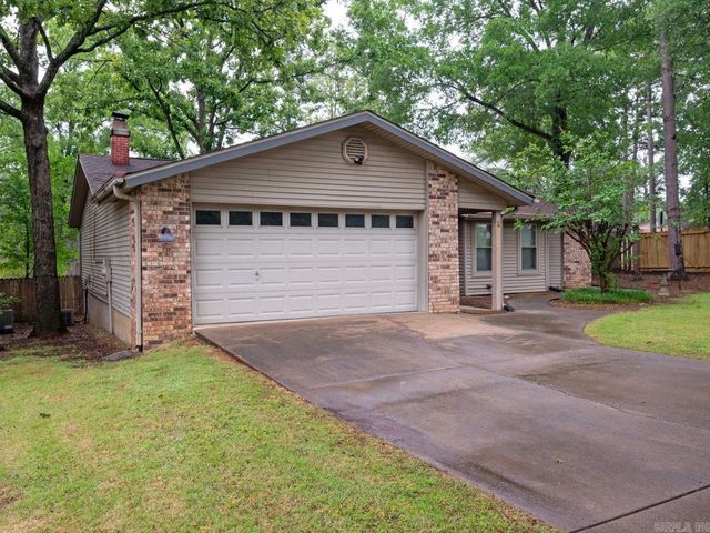 2 Kingspark Drive, Maumelle, AR 72113
