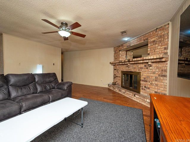 2 Kingspark Drive, Maumelle, AR 72113