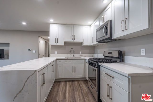 20456 Strathern St, Winnetka (los Angeles), CA 91306