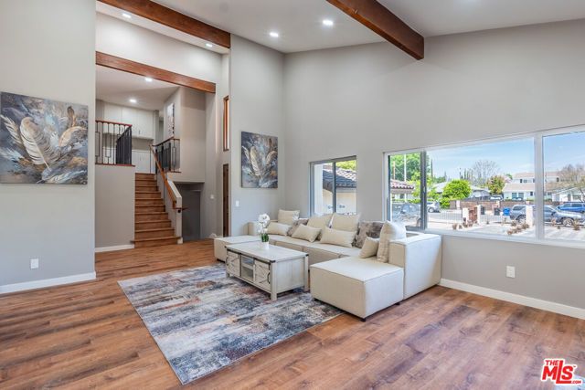 20456 Strathern St, Winnetka (los Angeles), CA 91306