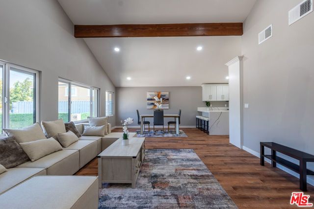 20456 Strathern St, Winnetka (los Angeles), CA 91306