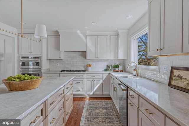 1331 DEEP RUN LN, Reston, VA 20190