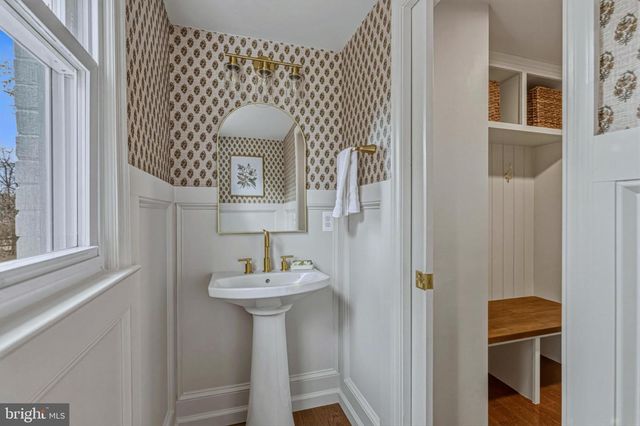 1331 DEEP RUN LN, Reston, VA 20190