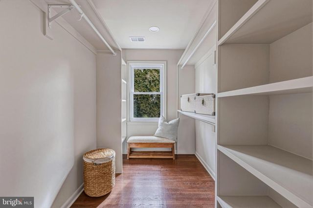 1331 DEEP RUN LN, Reston, VA 20190