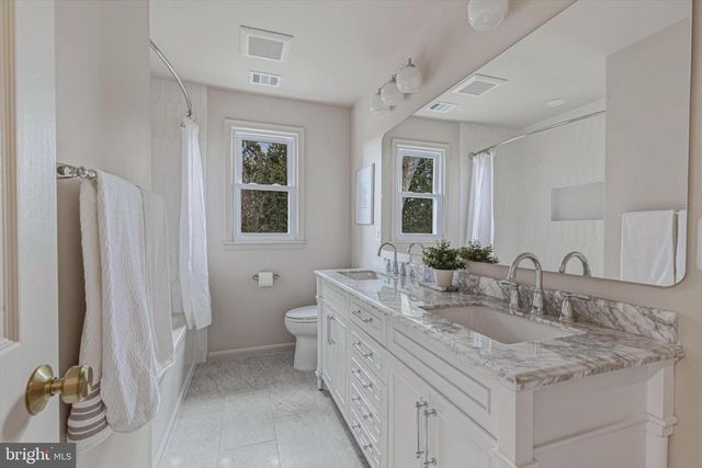 1331 DEEP RUN LN, Reston, VA 20190