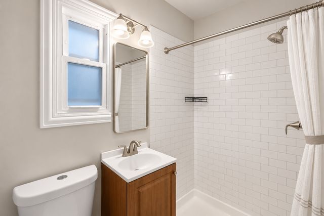 2341 W Montana Street 1R, Chicago, IL 60647