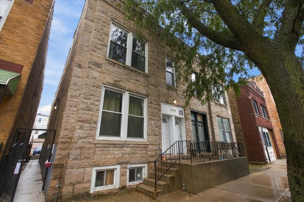 2341 W Montana Street 1R, Chicago, IL 60647
