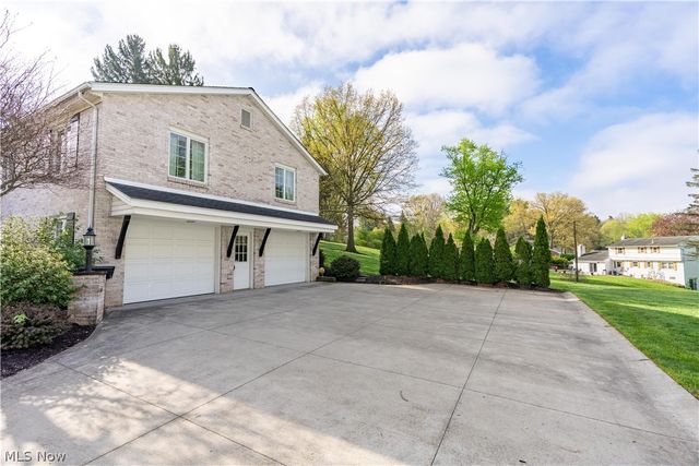2240 Devonshire Drive NW, Canton, OH 44708