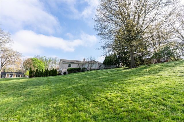 2240 Devonshire Drive NW, Canton, OH 44708