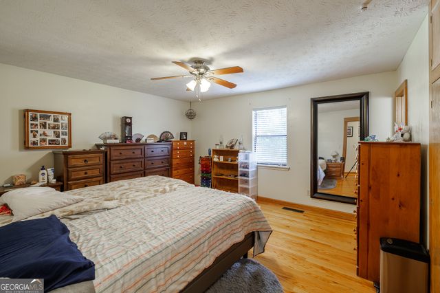 2665 Oak Log Way, Buford, GA 30519
