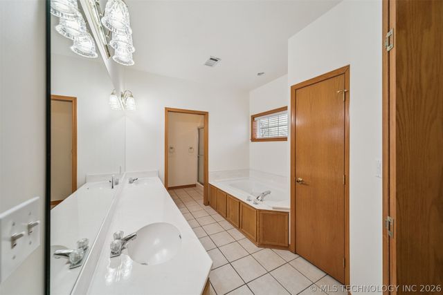 1220 SE 14th Street, Pryor, OK 74361