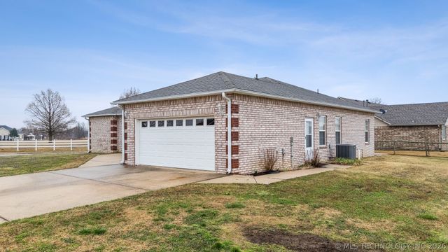 1220 SE 14th Street, Pryor, OK 74361