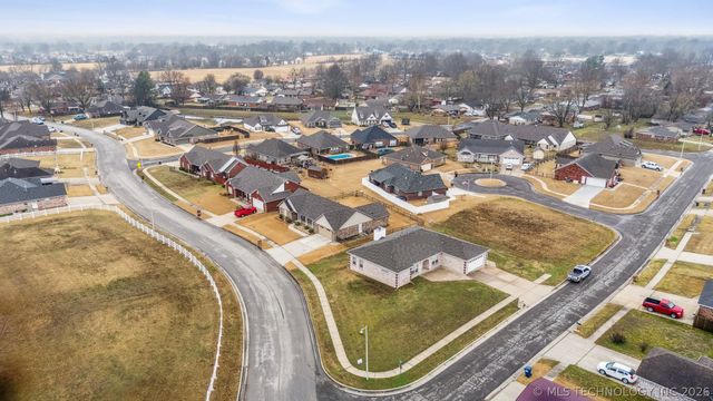 1220 SE 14th Street, Pryor, OK 74361