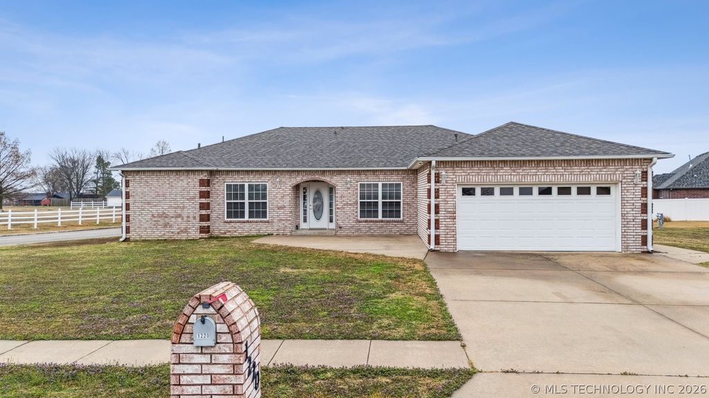 1220 SE 14th Street, Pryor, OK 74361