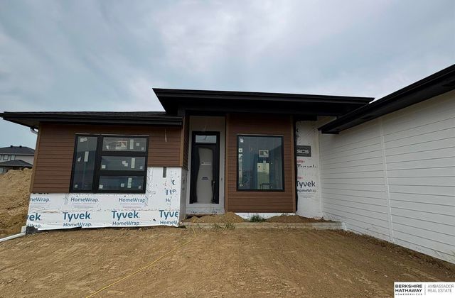 3652 S 218th Avenue, Elkhorn, NE 68022