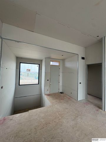 3652 S 218th Avenue, Elkhorn, NE 68022