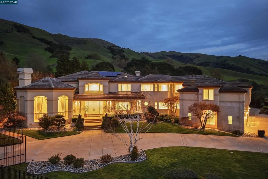 Image 2 of property listing at 2981 2981 GRAPEVINE TER, Fremont, CA 94539