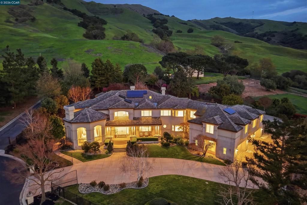 Image 3 of property listing at 2981 2981 GRAPEVINE TER, Fremont, CA 94539