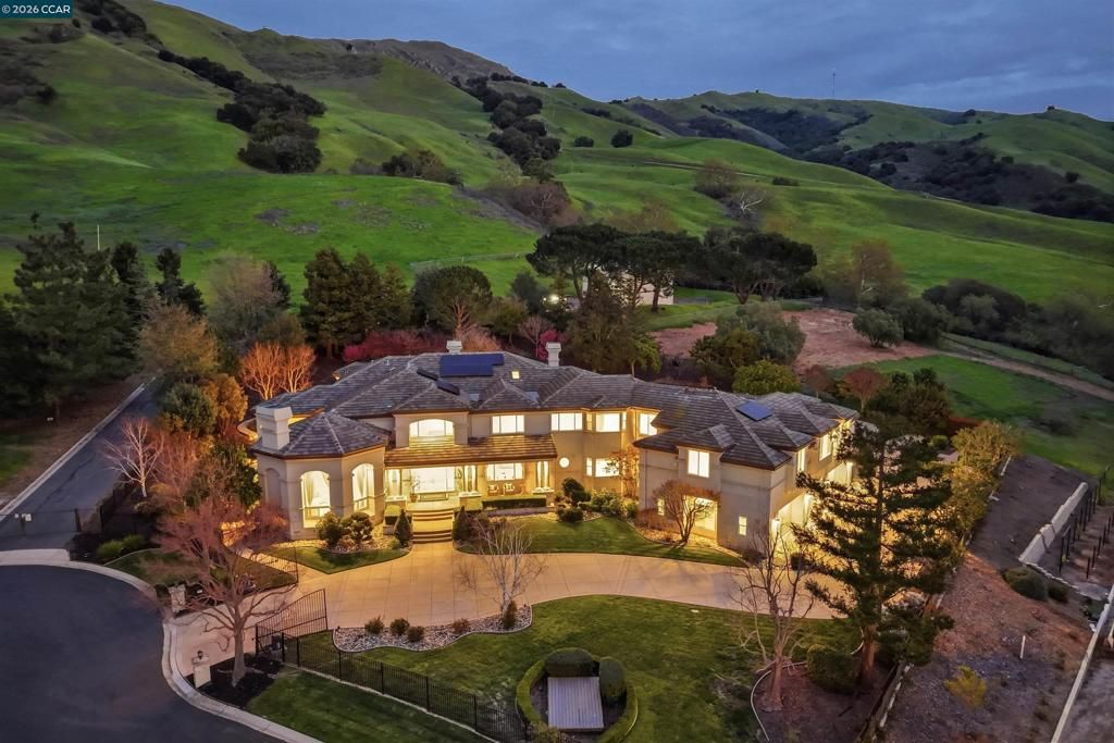 Image 5 of property listing at 2981 2981 GRAPEVINE TER, Fremont, CA 94539