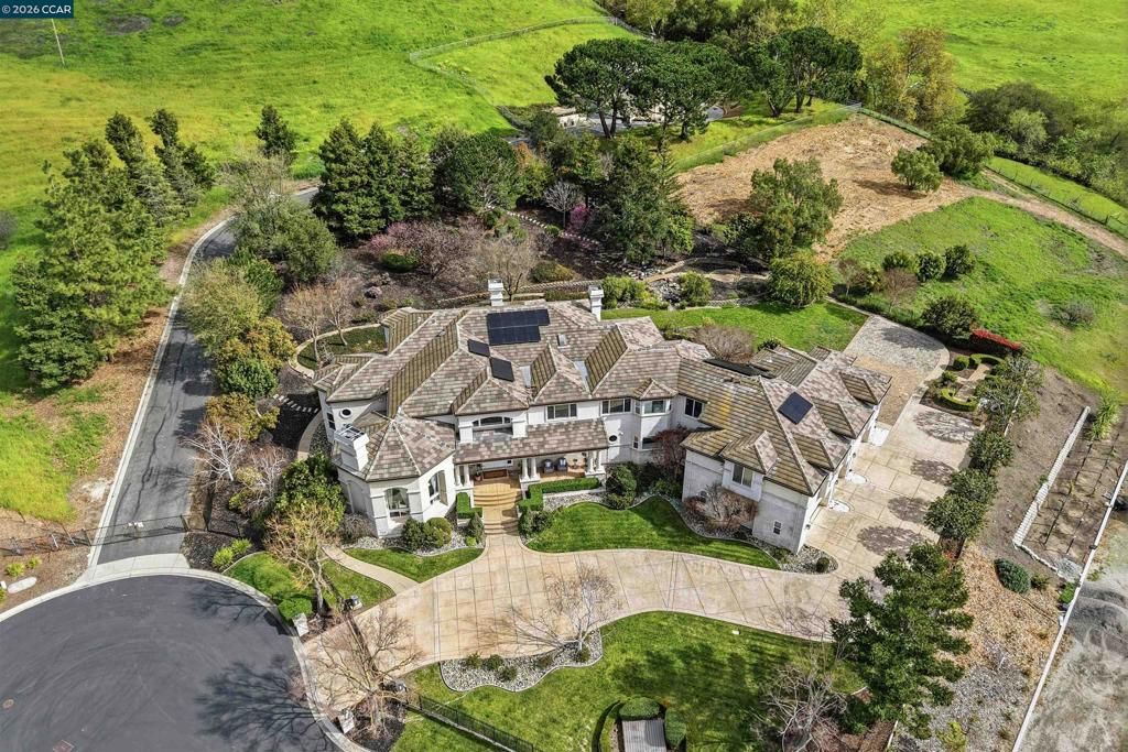 Image 9 of property listing at 2981 2981 GRAPEVINE TER, Fremont, CA 94539