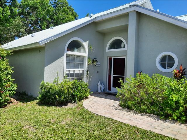 572 10th Place, Vero Beach, FL 32960