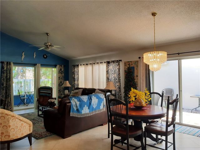 572 10th Place, Vero Beach, FL 32960