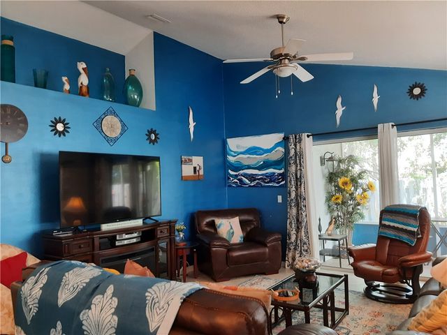572 10th Place, Vero Beach, FL 32960