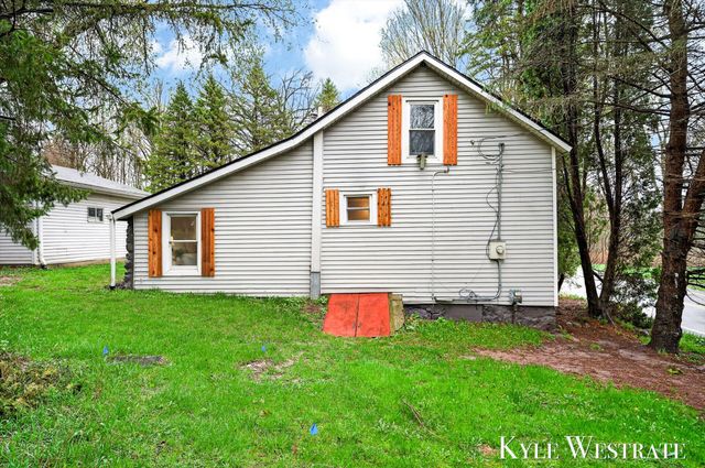 6707 Lessiter Road NE, Belding, MI 48809