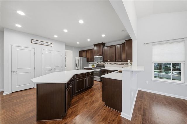 286 Buckingham Dr, Ohio Twp, PA 15237