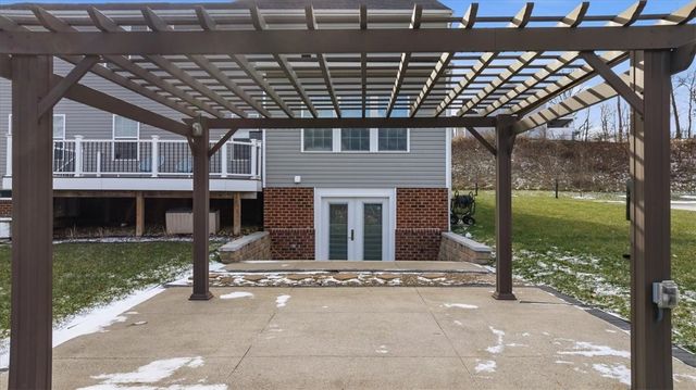 286 Buckingham Dr, Ohio Twp, PA 15237