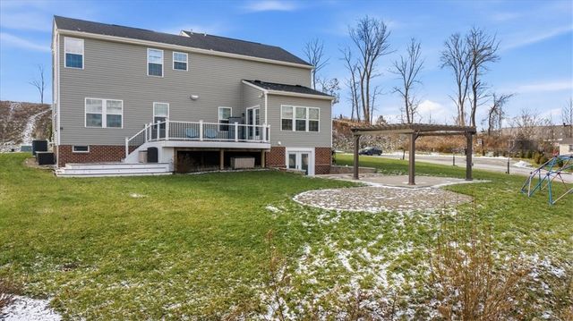 286 Buckingham Dr, Ohio Twp, PA 15237