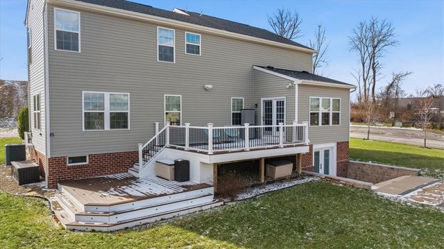 286 Buckingham Dr, Ohio Twp, PA 15237