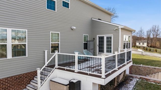 286 Buckingham Dr, Ohio Twp, PA 15237