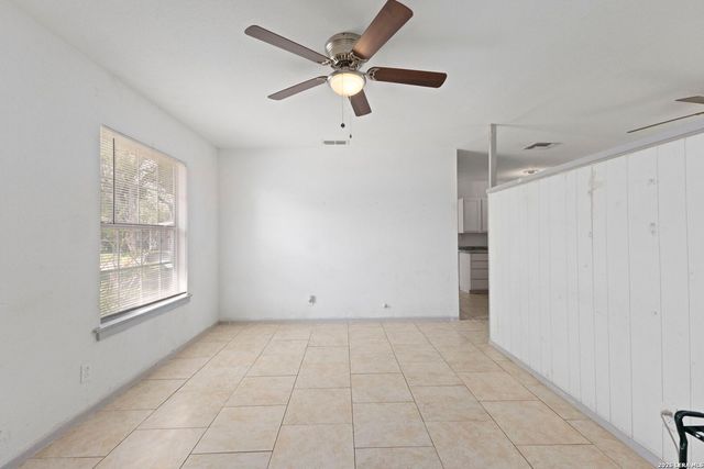 143 Surfrider St, San Antonio, TX 78242