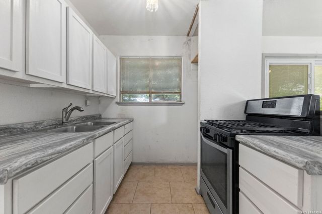 143 Surfrider St, San Antonio, TX 78242