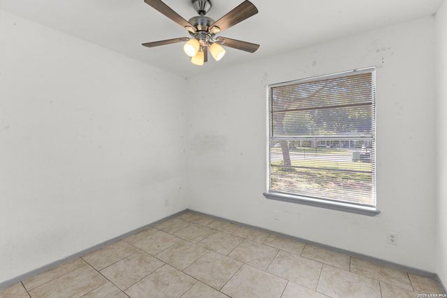143 Surfrider St, San Antonio, TX 78242