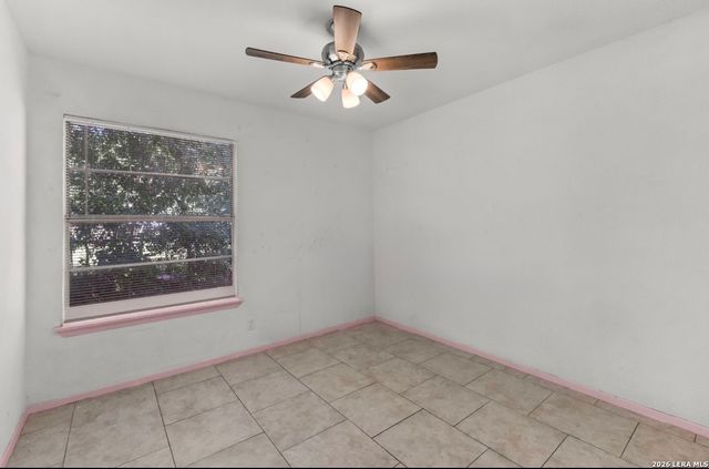 143 Surfrider St, San Antonio, TX 78242