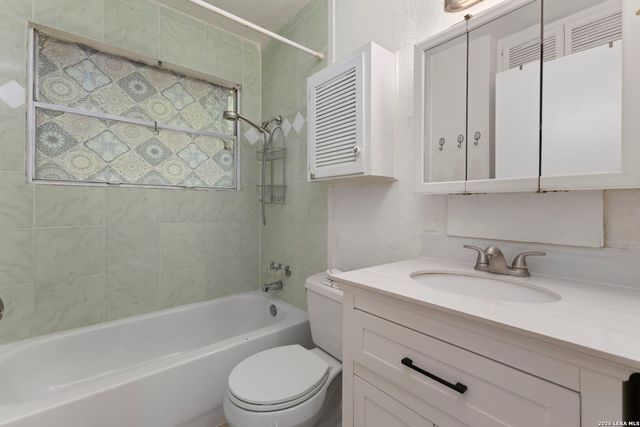 143 Surfrider St, San Antonio, TX 78242