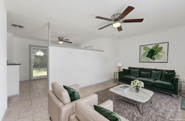 143 Surfrider St, San Antonio, TX 78242