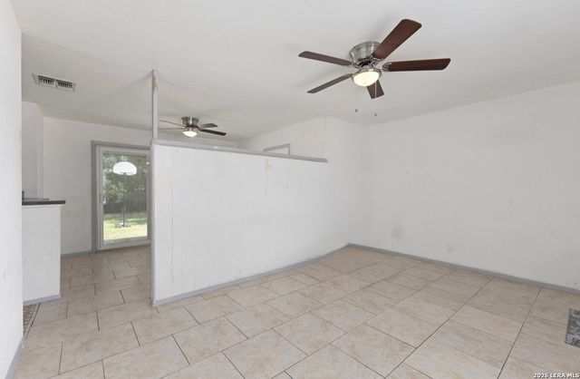 143 Surfrider St, San Antonio, TX 78242
